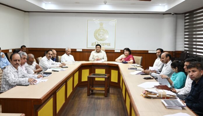 हरियाणा के कैबिनेट मंत्री विपुल गोयल की अध्यक्षता में लैंड रिकॉर्ड समीक्षा बैठक आयोजित