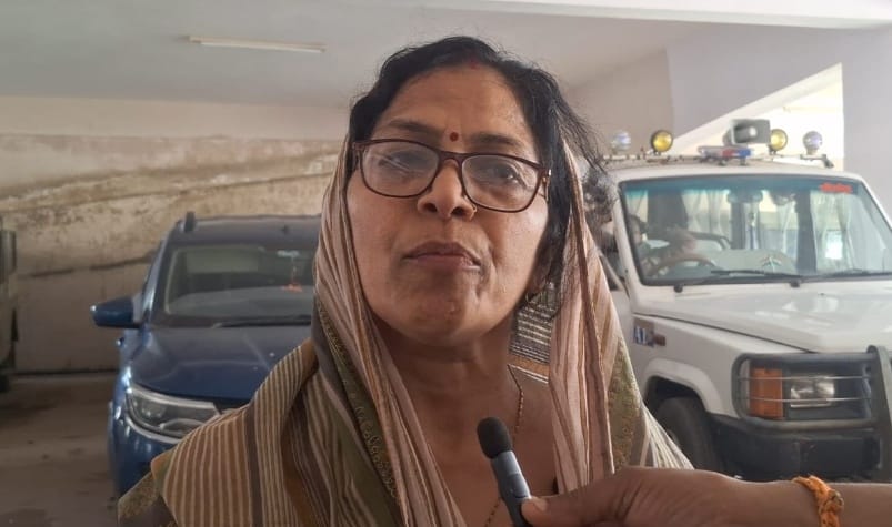 भू माफियाओ से परेशान एक पीड़िता ने जिलाधिकारी व पुलिस अधीक्षक से मिलकर न्याय की गुहार लगाई