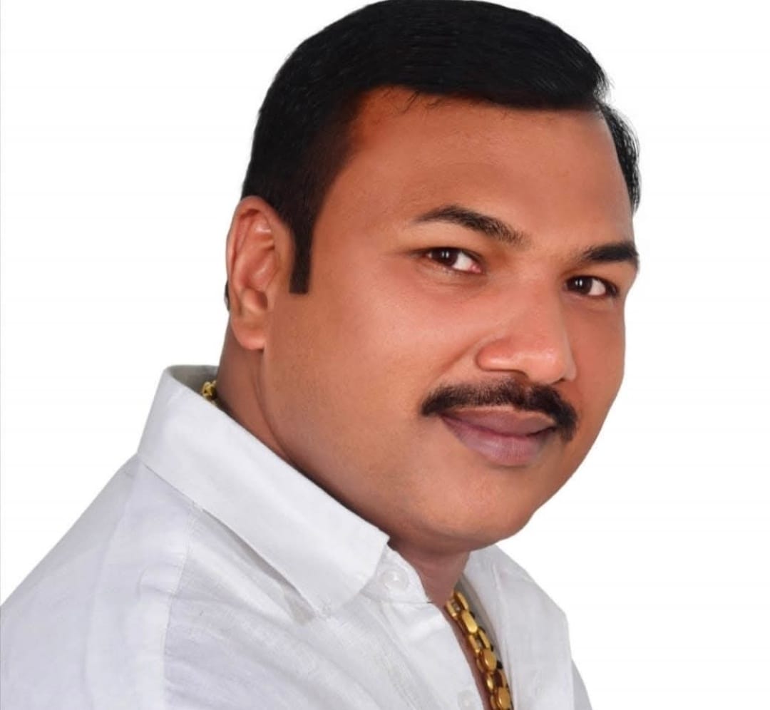 आजमगढ़ रौनापार थाना क्षेत्र की एक महिला ने शादी का झांसा देकर शारीरिक शोषण करने,वीडियो बनाकर ब्लैकमेल करने और जान से मारने की धमकी जैसे गंभीर आरोप