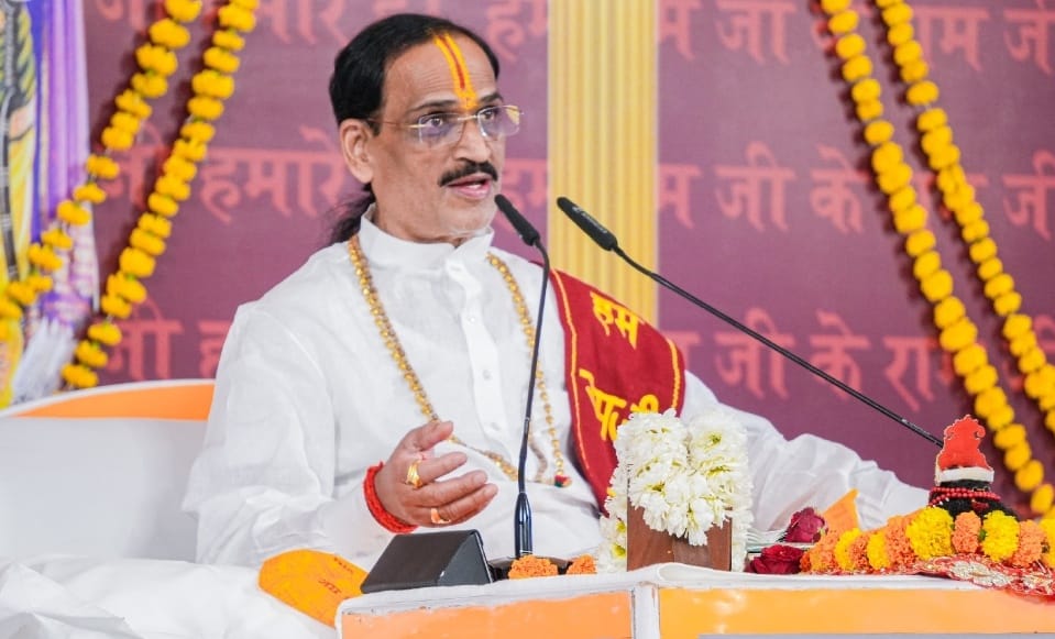 हरसिंहपुर में स्थित शक्तिपीठ मां श्री शीतला धाम में चल रही राम कथा के दौरान पूज्य प्रेमभूषण जी महाराज ने श्रद्धालुओं को सुनाइ।