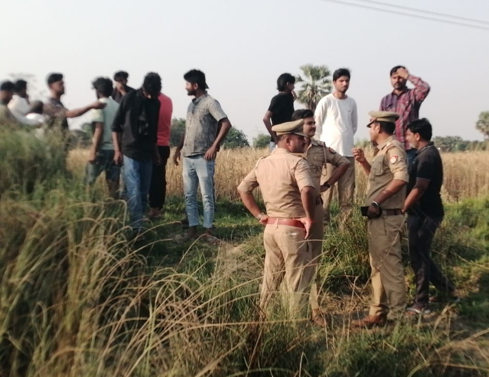 UP आजमगढ़ सगड़ी जीयनपुर कोतवाली क्षेत्र के धौरहरा निवासी गुमशुदा अर्ध विक्षिप्त वृद्ध का गेहूं के खेत में मिला शव