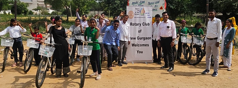 रोटरी क्लब न्यू गुड़गांव ने 22 जरूरतमंद बालिकाओं को साइकिलें भेंट की:राहुल अग्रवाल