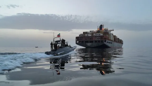 ओमान के पास बड़ा तनाव: Iran ने केमिकल टैंकर पर चलाई गोलियां, 12 भारतीय बाल-बाल बचे