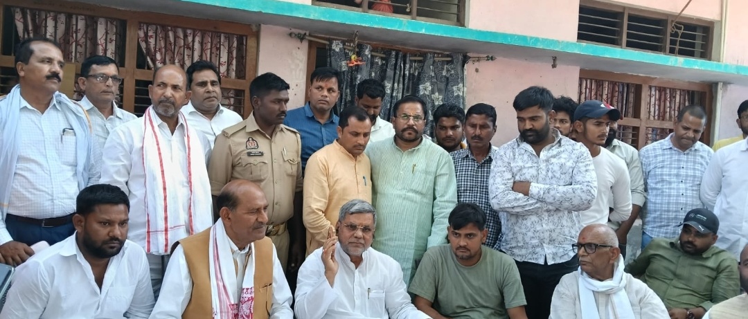 UP आज़मगढ़ में अभिषेक सिंह को घर से उठाया गया और बाद में मुठभेड़ का रूप देकर गोली मारी गई