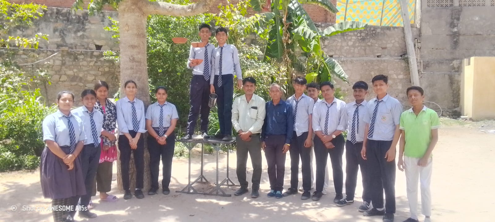 प्रेम पब्लिक स्कूल के बच्चों ने लगाए परिंडे, पक्षियों के लिए जल-सेवा की अनूठी पहल