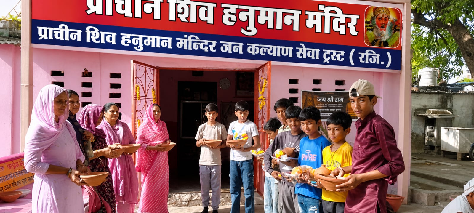 प्राचीन शिव हनुमान मंदिर पानीपेच परिसर में हनुमान चालीसा का सामूहिक पाठ आयोजित किया गया।