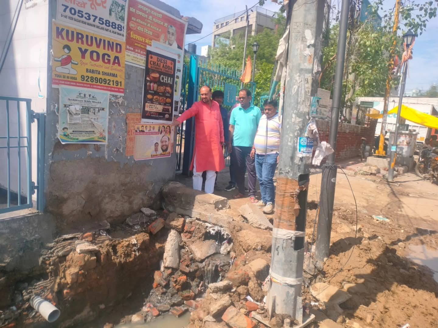 उत्तम नगर विधानसभा के बिंदापुर वार्ड में क्षेत्र में चल रहे विभिन्न विकास कार्यों